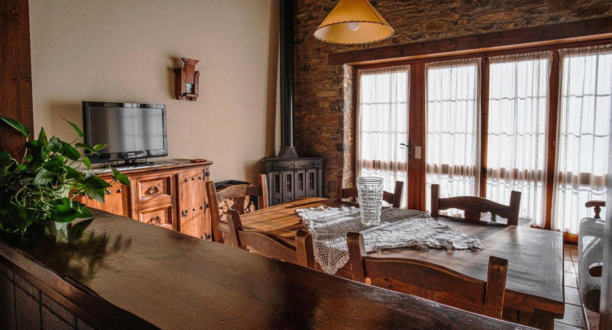 Can Tubau - Casa Rural - Apartaments Campelles ภายนอก รูปภาพ