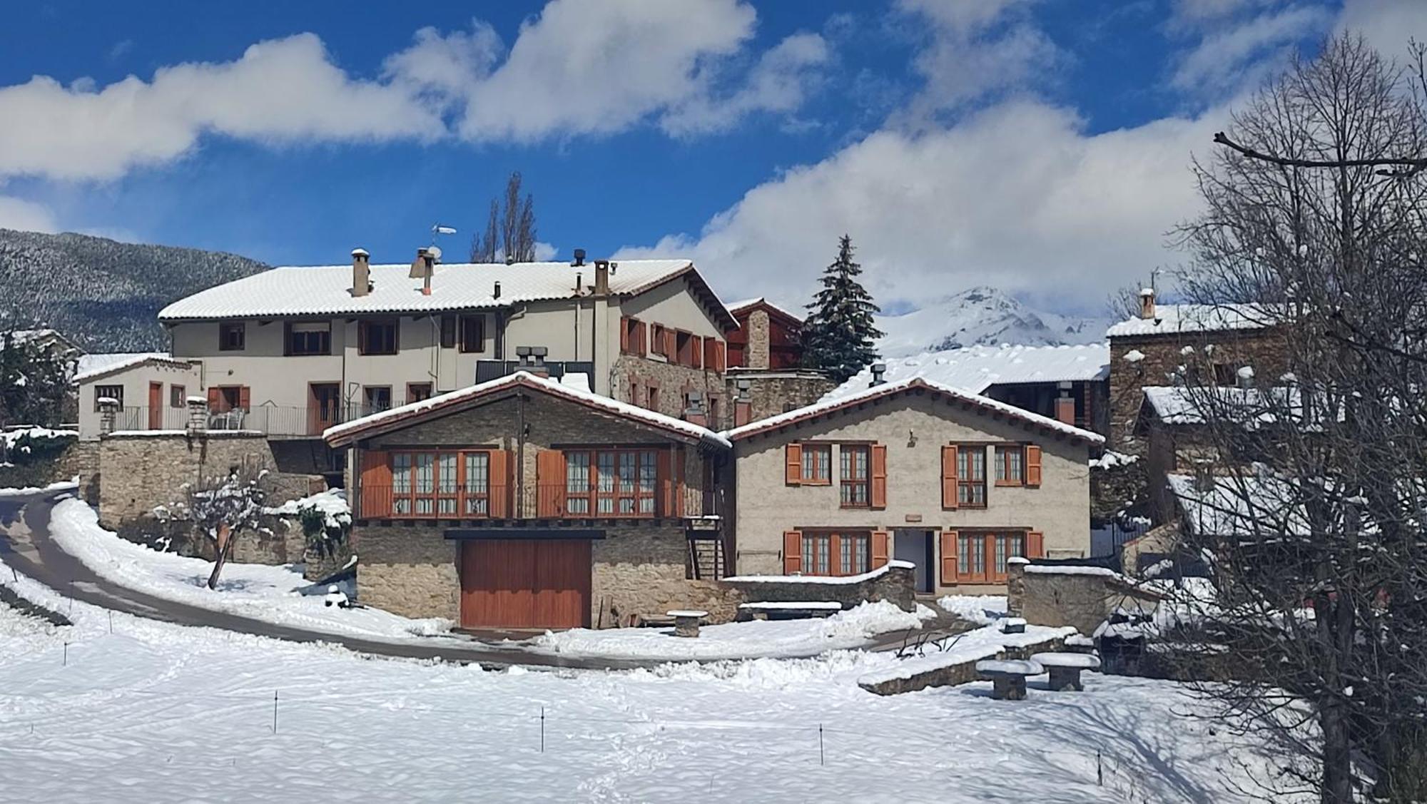 Can Tubau - Casa Rural - Apartaments Campelles ภายนอก รูปภาพ