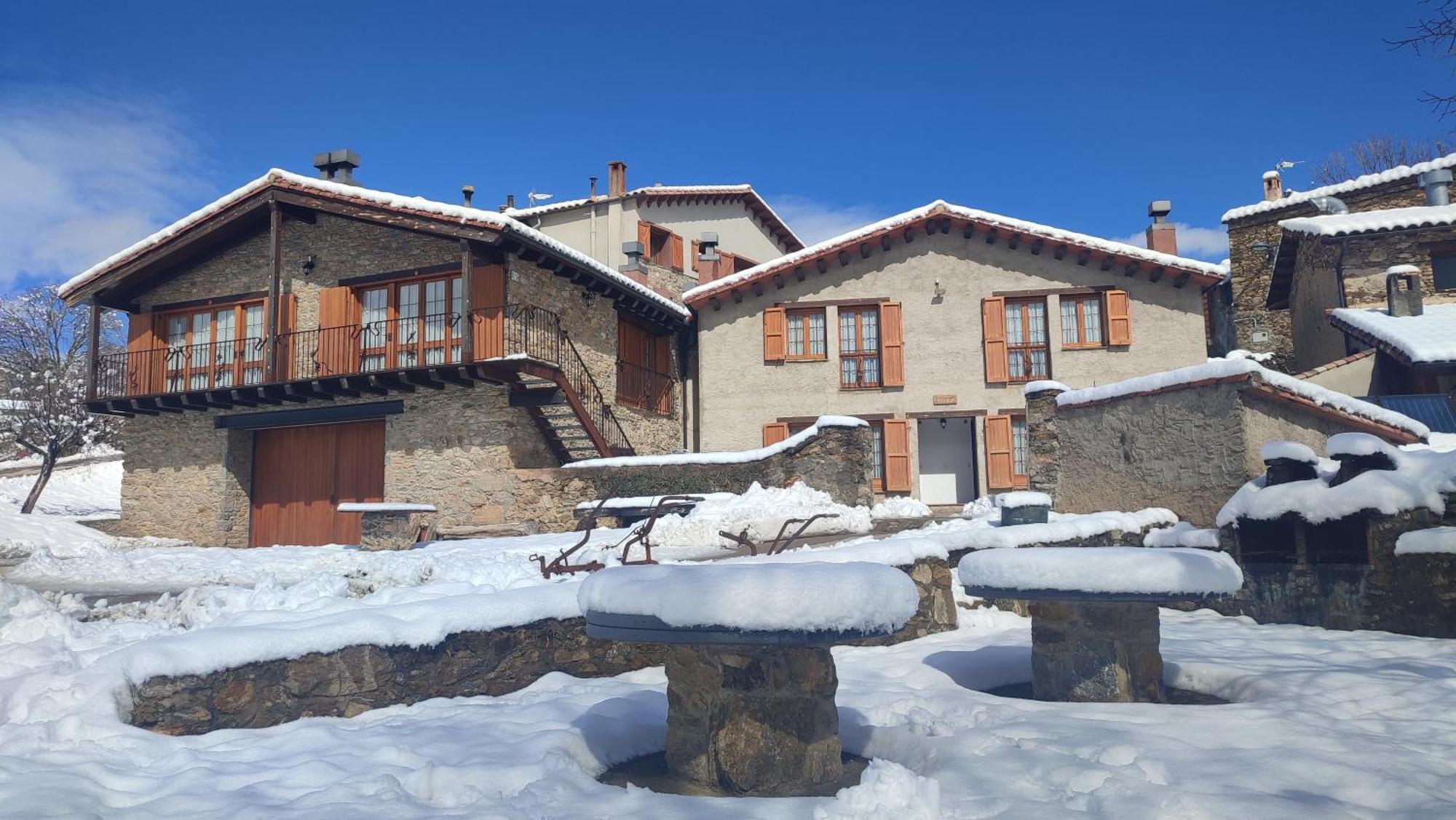 Can Tubau - Casa Rural - Apartaments Campelles ภายนอก รูปภาพ