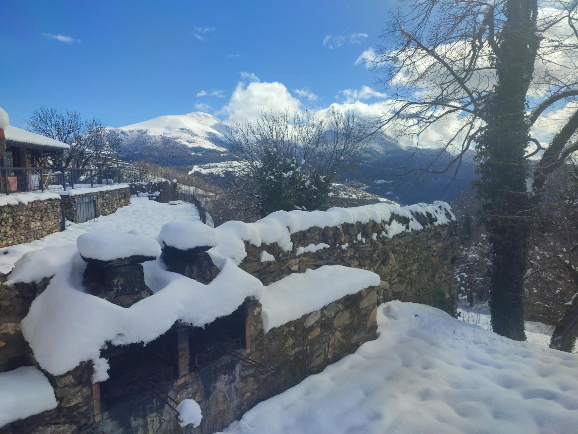 Can Tubau - Casa Rural - Apartaments Campelles ภายนอก รูปภาพ