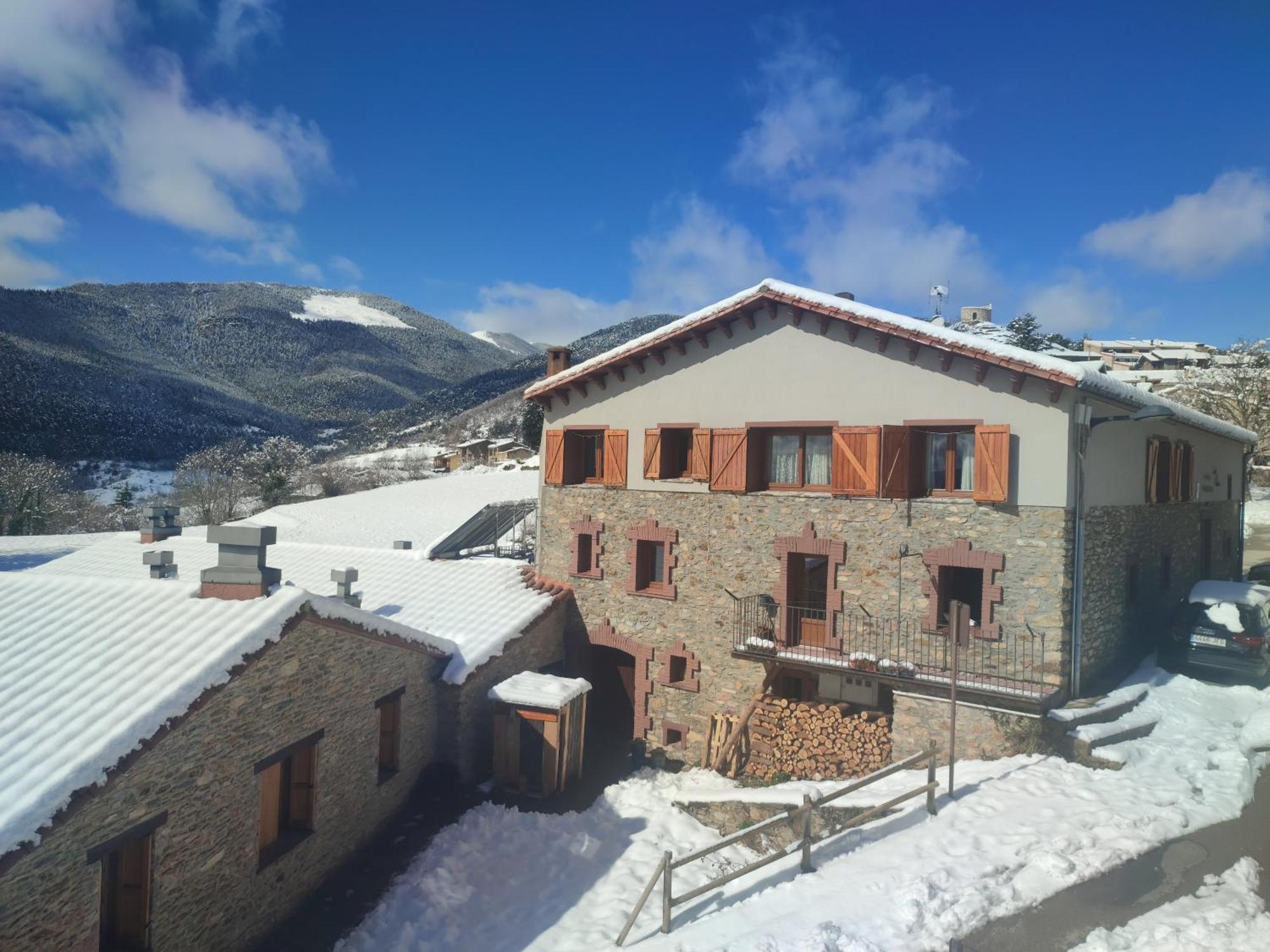 Can Tubau - Casa Rural - Apartaments Campelles ภายนอก รูปภาพ